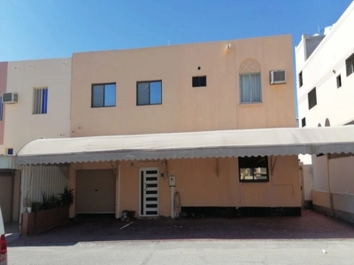 Villa For Sale In Hamad Town